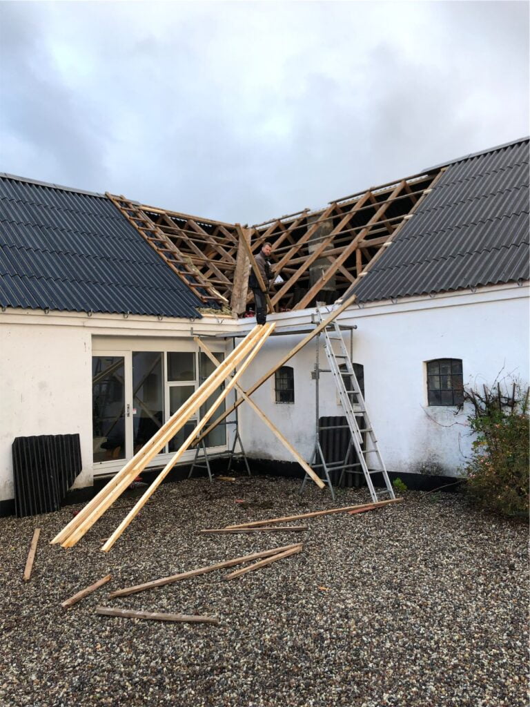 Hvornår skal taget skiftes - S.G.A Montage - image00002 2 - Forskel på eternittag og tegltag: Valget der sikrer dit hjem i Midtjylland