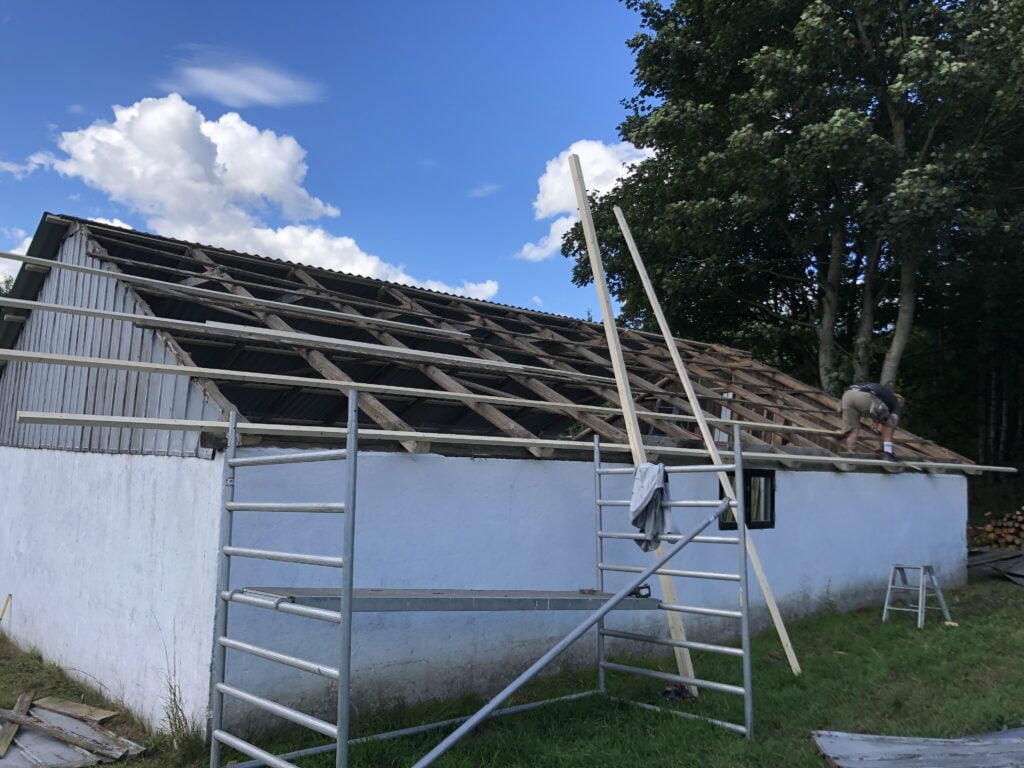 Hvornår skal taget skiftes - S.G.A Montage - image00008 - Forskel på spærtræ og konstruktionstræ: Få klarhed over byggematerialerne